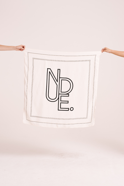 NUDE EMBLEM SCARF